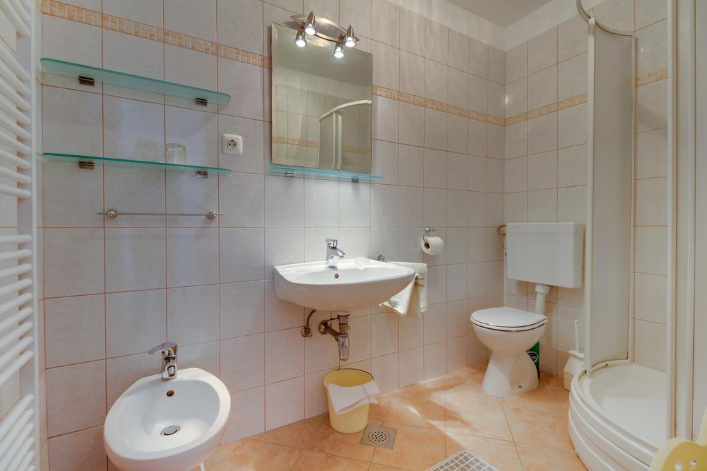 Apartmani Dorita มาลีโลชินจ์ ภายนอก รูปภาพ